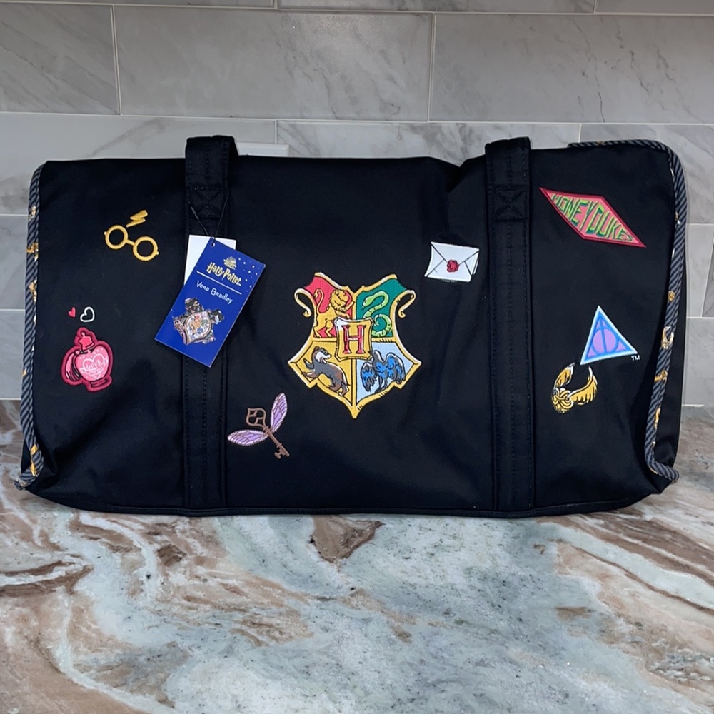 BNWT Harry Potter Vera Bradley FRIENDS AT HOGWARTS Large Travel Duffel Bag Crest